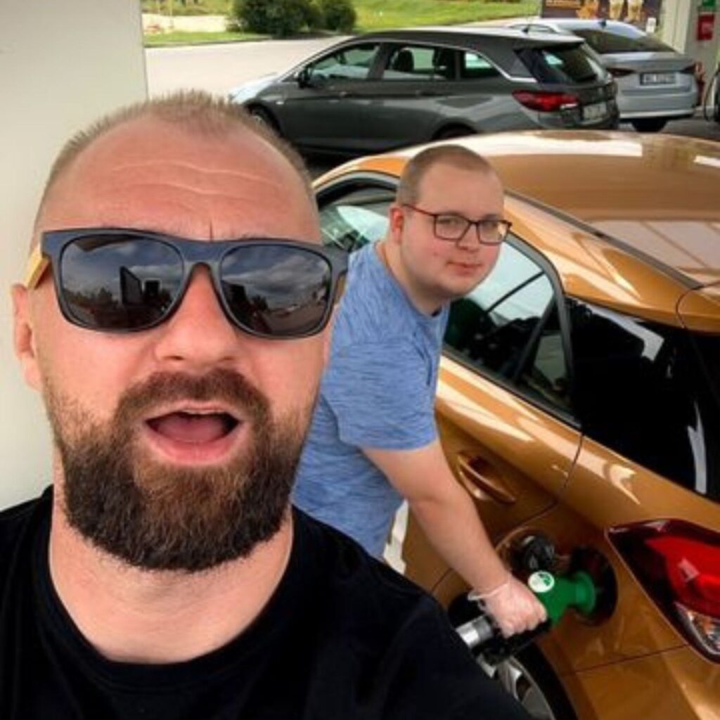 Tankowanie Auta w szkole jazdy OSK Bielecki w Warszawie Bemowo